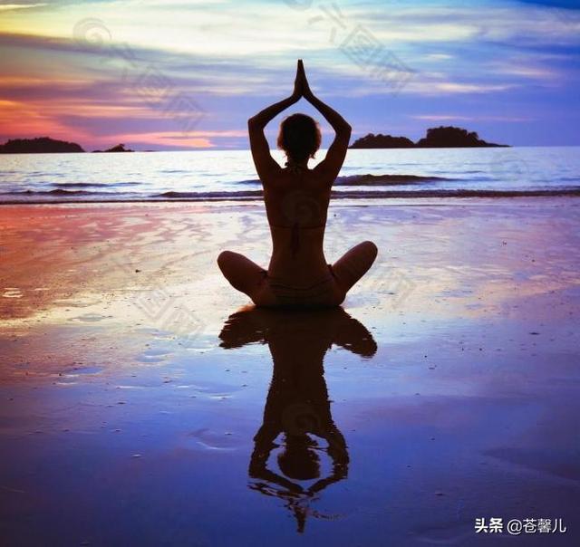 女性练瑜伽拉伸训练动作(图6)