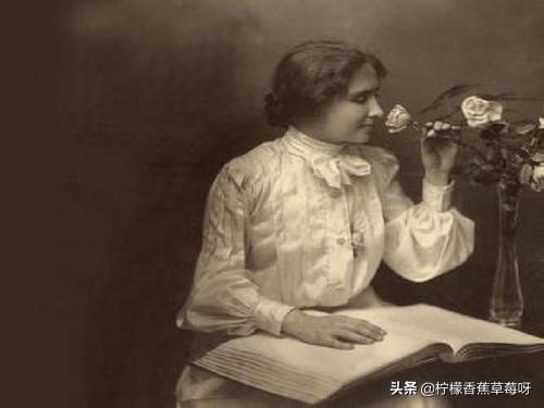 关于海伦凯勒的故事100字（海伦凯勒的故事300字左右）