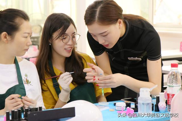 做美甲的女人容易上吗(图1)