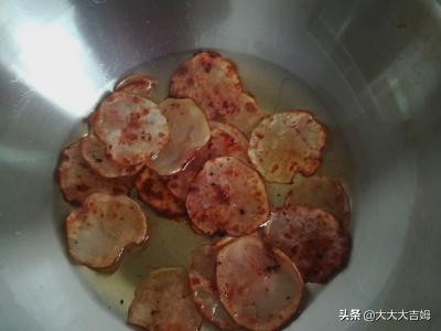 大头菜木耳炸土豆的做法(图3)
