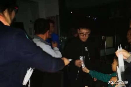 没电（家里没电了买了电插上还是没电怎么回事？）