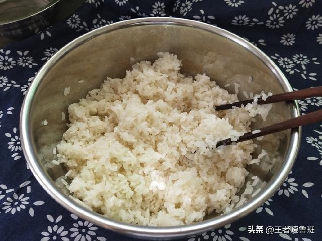 米酒里面干的东西怎么吃(图3)