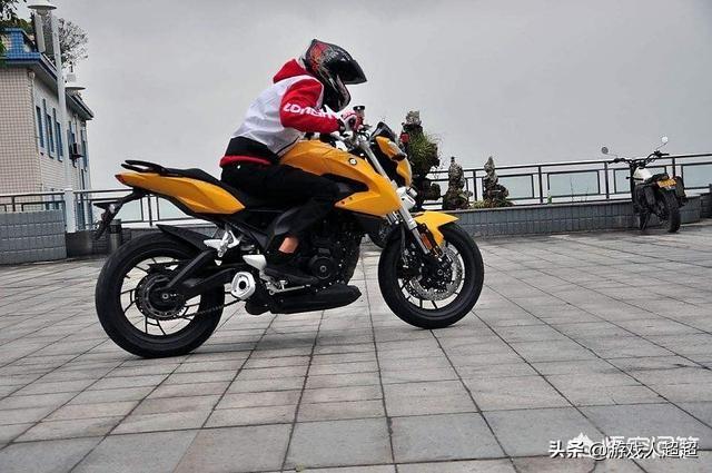 手动挡摩托车起步正确步骤