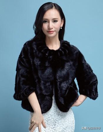 短款黑皮草上衣如何搭配(图4)