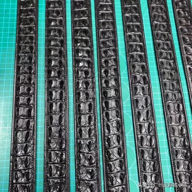 鳄鱼材质的腰带如何搭配