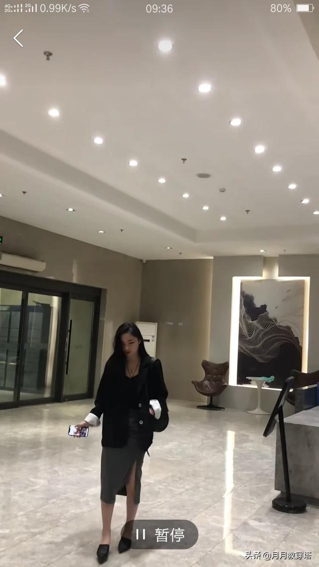 黑色紧身吊带如何搭配衣服(图11)