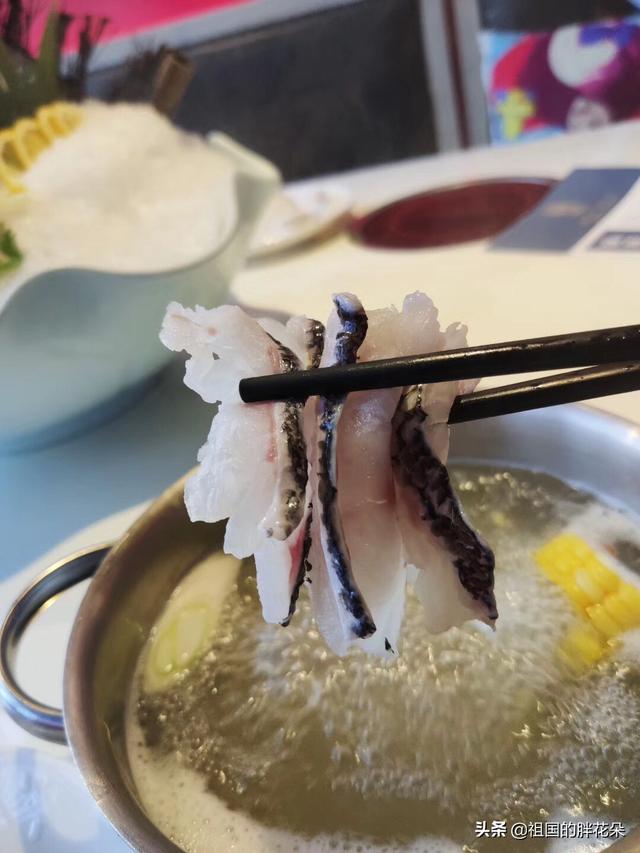 [美少女餐厅]什么店里服务员是穿西装的？