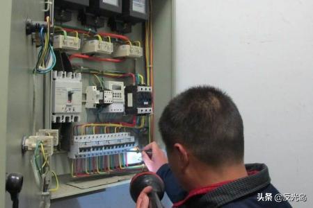 没电（家里没电了买了电插上还是没电怎么回事？）