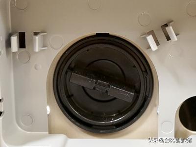 洗衣机怎么放水出去？：洗衣机怎么放水