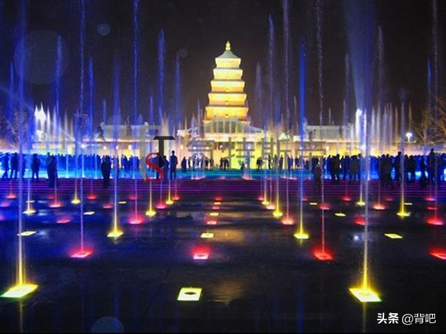 路灯欧洲_黄昏时分海边的描写？