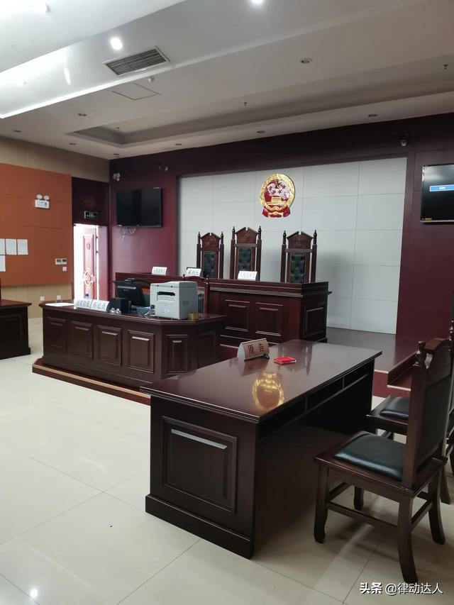 你认为如何成为一名合格的律师英语作文