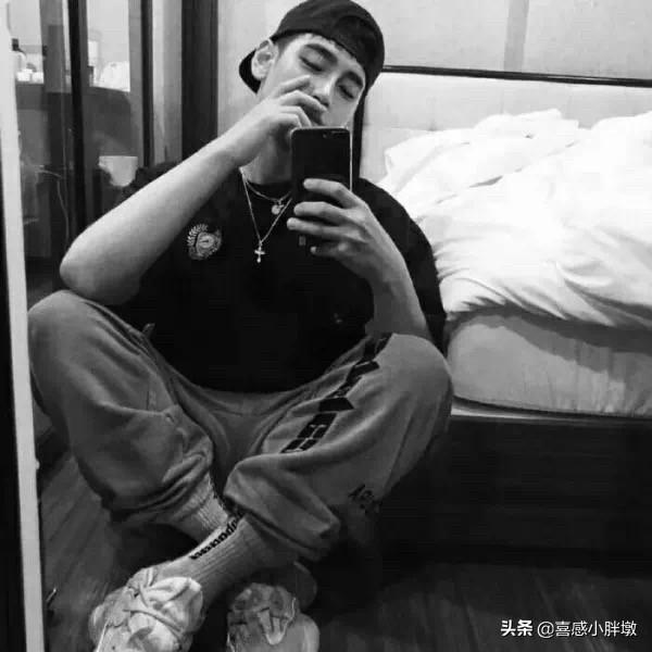 男人拍照的姿势有哪些(图6)