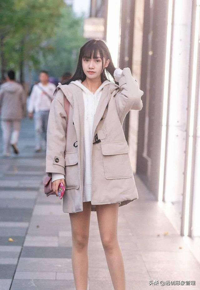 米色卫衣怎么搭配棉服(图8)