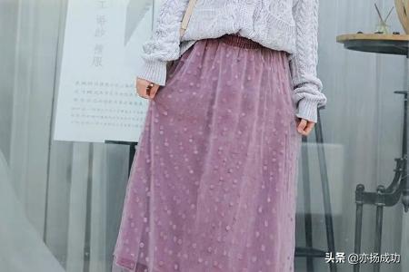 紫色碎花衣如何搭配裤子