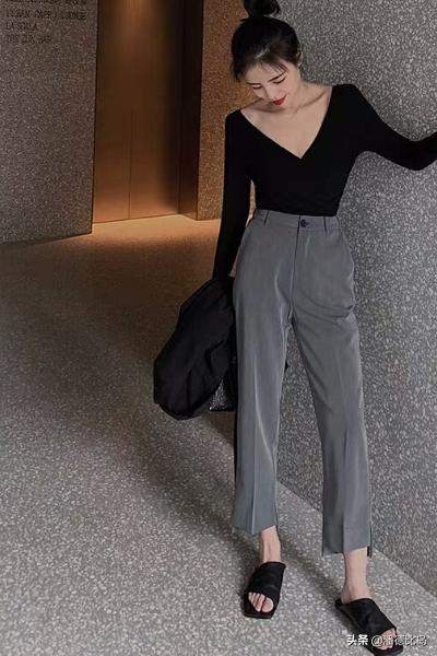 灰色裤子如何搭配衣服夏(图4)