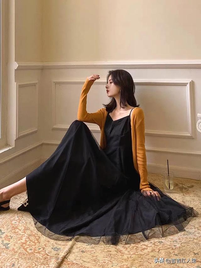 黑色紧身吊带如何搭配衣服(图6)