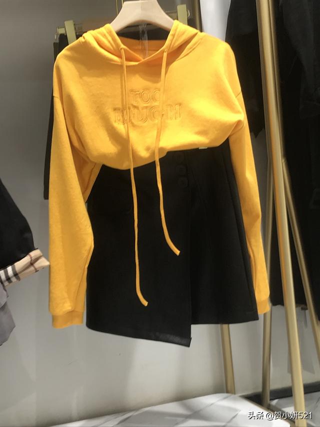 最土短裙搭配什么鞋子