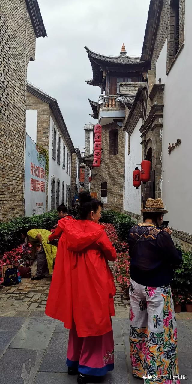 秋冬古城旅游穿搭， 秋冬古城旅游穿搭图片