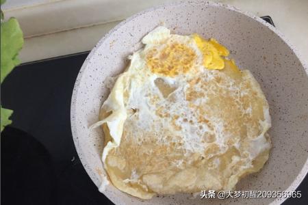 蛋挞皮做成一道菜的做法(图5)