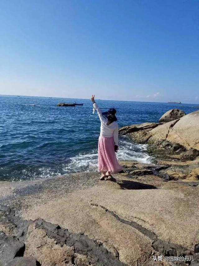 虎跳峡旅游穿搭海边， 虎跳峡值得去吗
