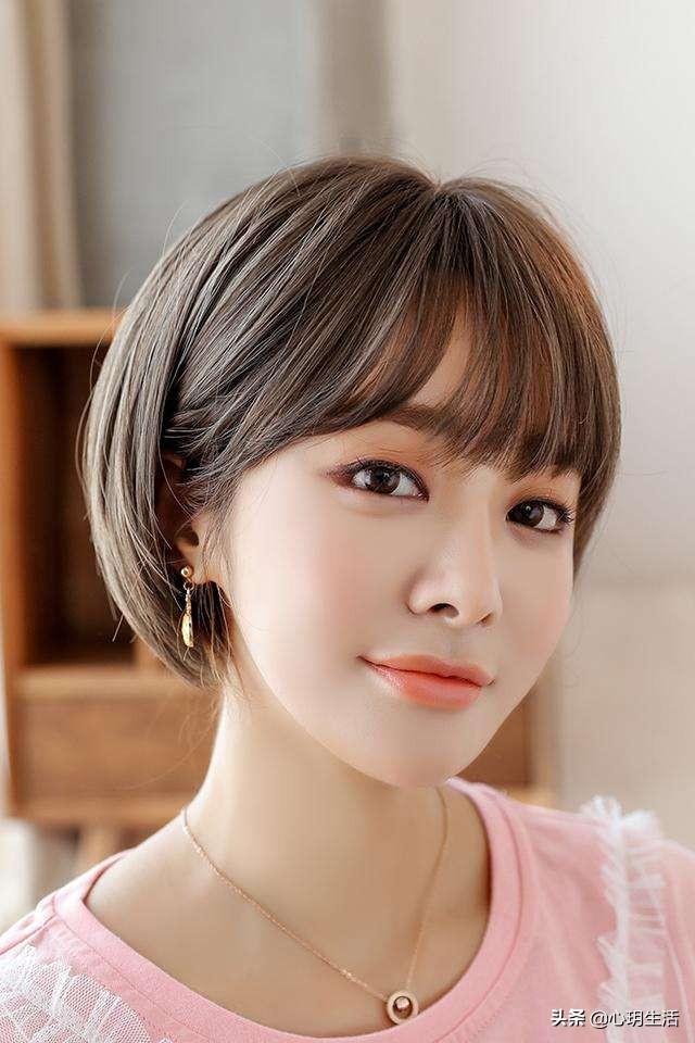 年轻女性都有什么短发型(图15)