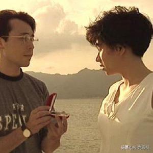 求一部香港电影，老片，女主角是外星人，需要经常喝水，没有水就会虚弱死亡