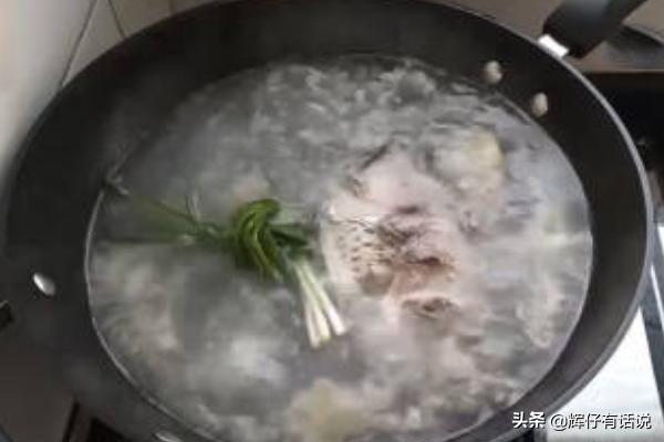 鲫鱼汤怎么做好吃(图8)