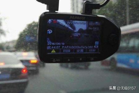 行车记录仪的作用大吗，如何选择屏幕