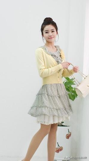 米白色短裙如何搭配毛衣(图60)