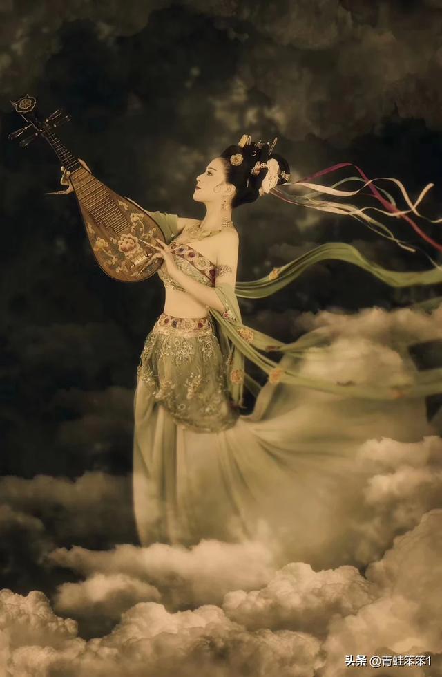 黑色旗袍如何搭配丝袜女(图4)