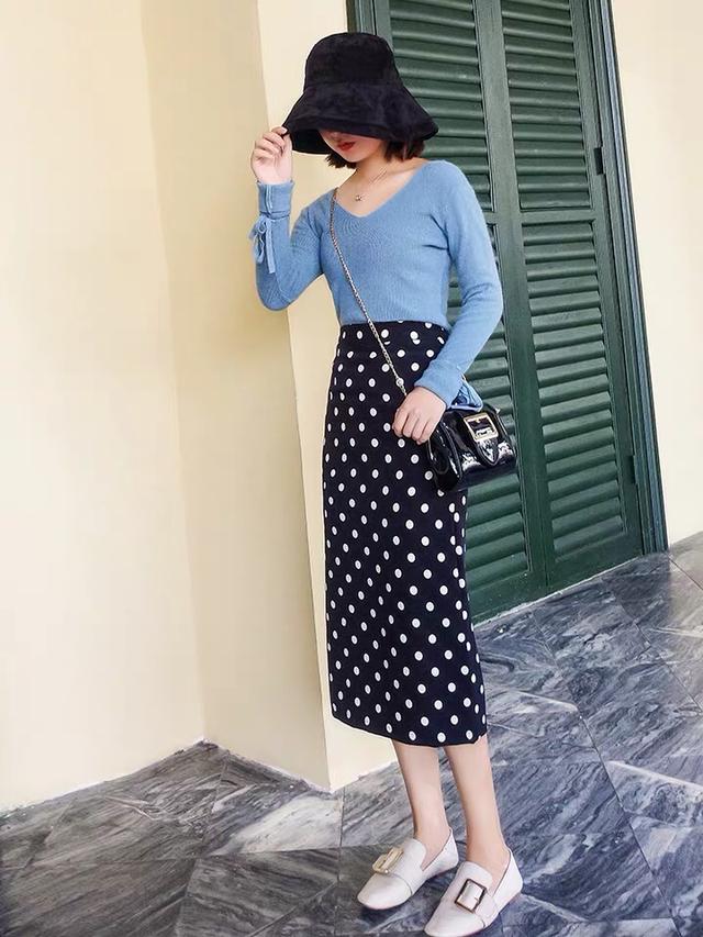 白色大波点衬衣如何搭配(图2)