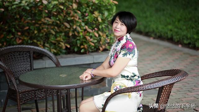 旅游亮色衣服穿搭， 旅游亮色衣服穿搭图片
