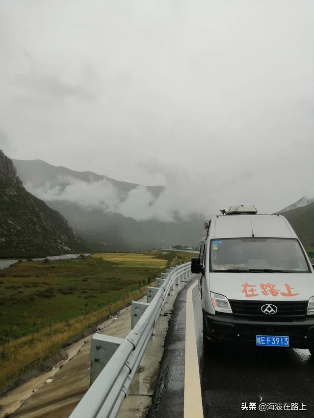 中国现三大暴雨中心 台风成洒水车