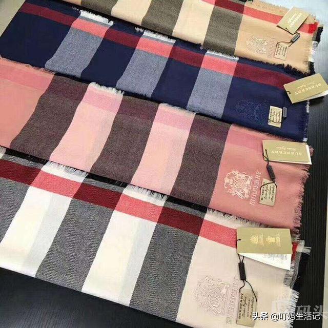 格子风衣如何搭配丝巾裙(图2)