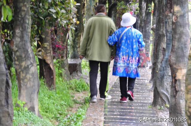 老人的大东西图片（老人的大东西图片怎么画）