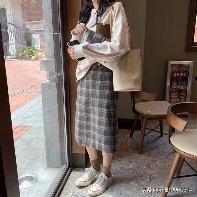 青春阳光穿搭女大学生，青春阳光穿搭女大学生图片