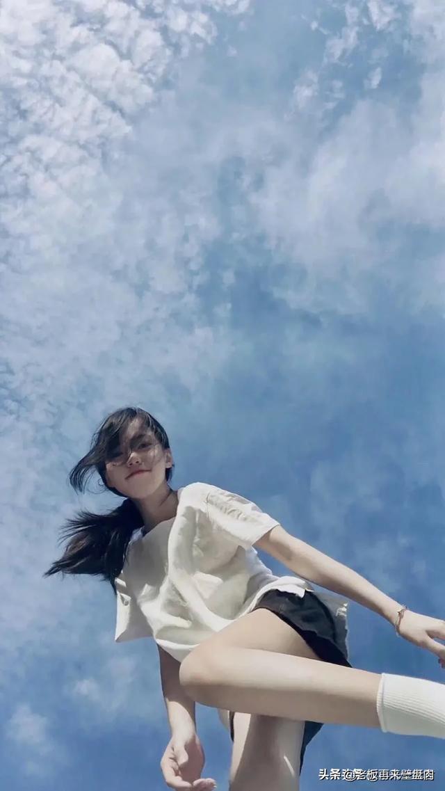 白袜子如何搭配好看女生(图2)