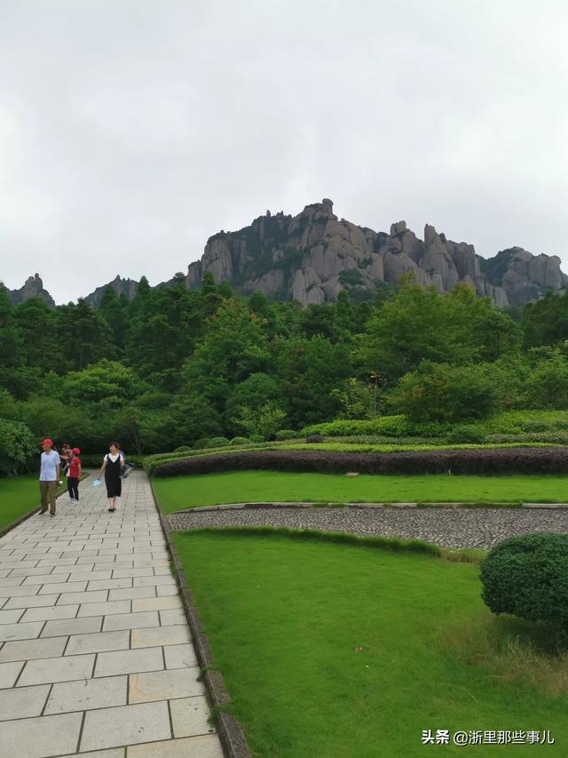 去旅游要带多少钱合适,去旅游要带多少钱合适呢