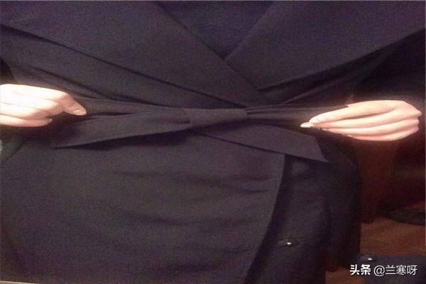 衣服带子怎么打蝴蝶结(图9)