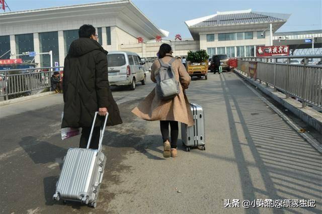 打工人的心酸和无奈说说 外出打工很辛酸，为什么还有那么多人选择背井离乡？
