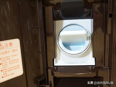 洗衣机怎么放水出去？：洗衣机怎么放水