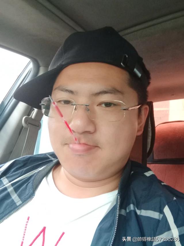 光头男冬季如何搭配衣服