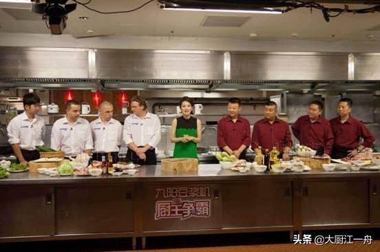 中央二台中国厨师与外国厨师比赛的节目教什么