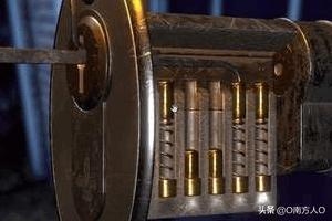 小偷模拟器如何撬开简单锁？凤凰模拟器使用总结？
