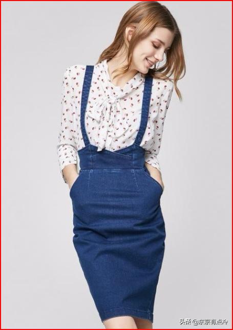 牛仔背带裙牛仔背带裙配什么上衣好看