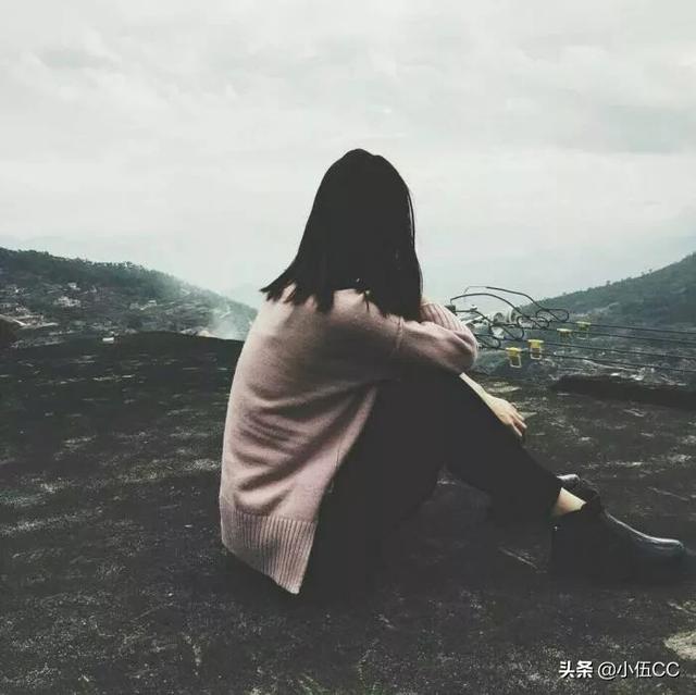 伤感扎心的句子挽留女朋友分手的拉黑的舍不得的句子，伤感句子给前女朋友