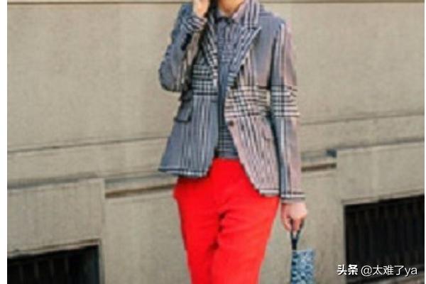 红裤子如何搭配照片国外(图6)