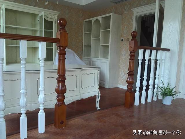 地毯如何搭配窗帘客厅挂(图10)