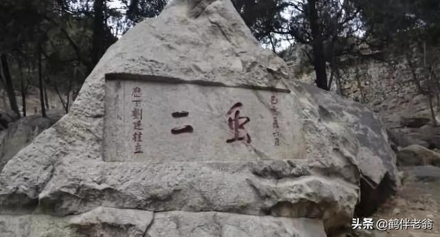 泰山陪爬男生忙疯了（都说情侣不能一起爬泰山，为什么？）
