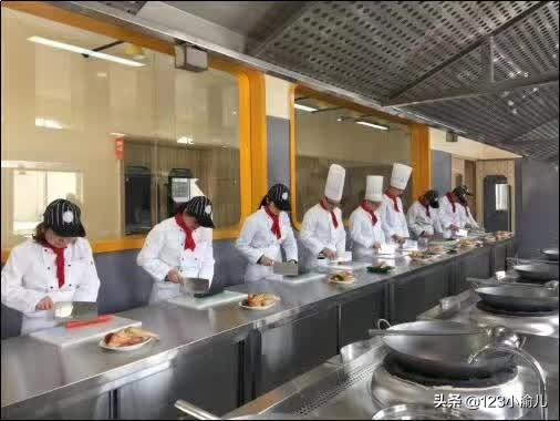 重庆厨师出名的地方（重庆那里学厨师最好？）